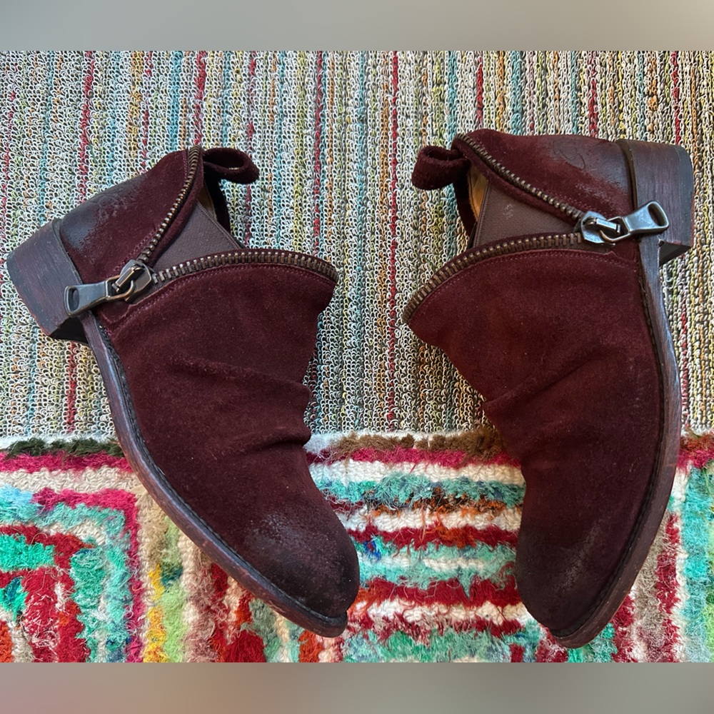 Fluevog NEARLY NEW Living Evers burgundy suede rub-off slip on shoe w/ zipper- 6 - Picture 10 of 16